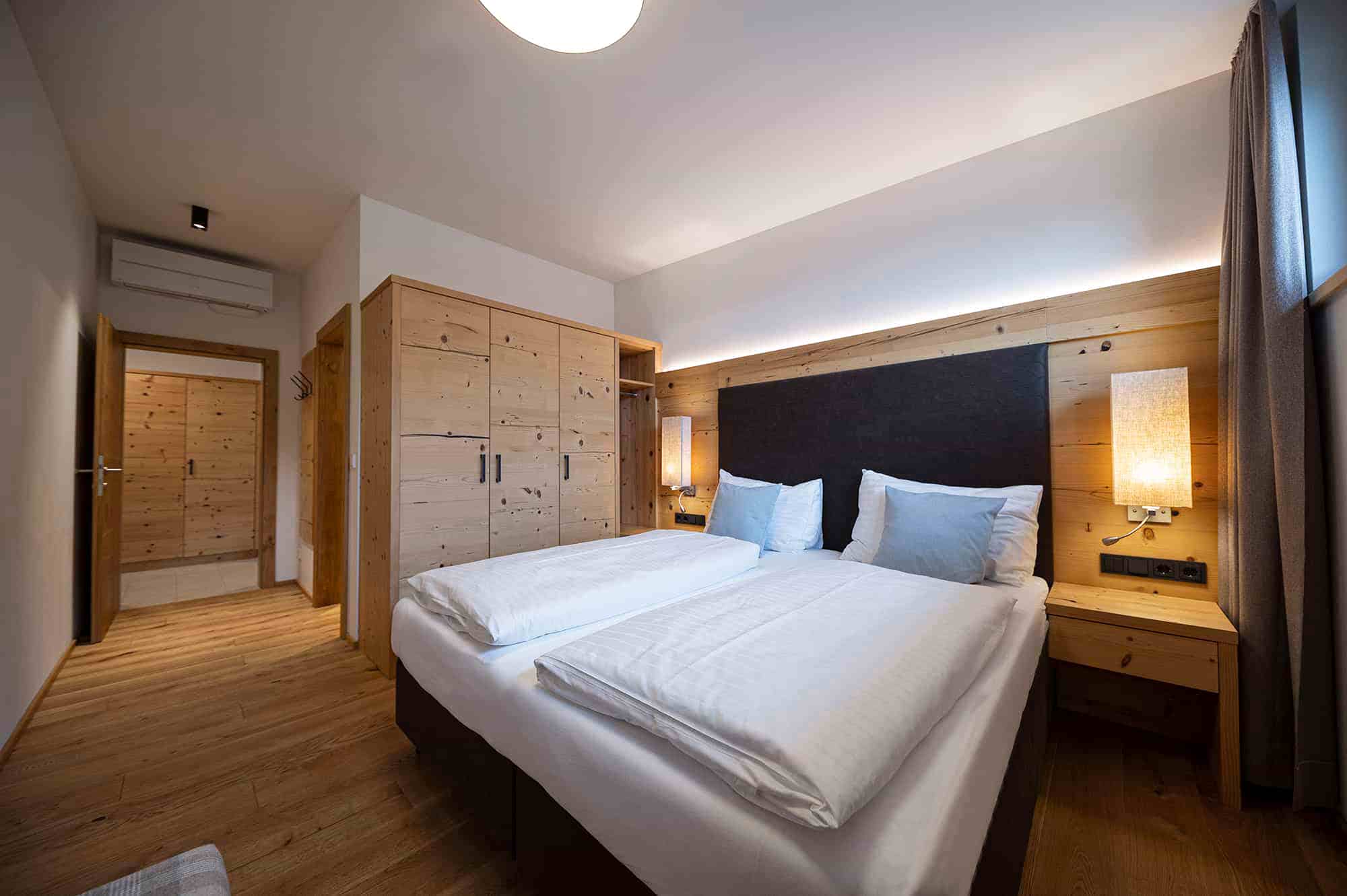Schlafzimmer im Lakeside Luxury Apartment