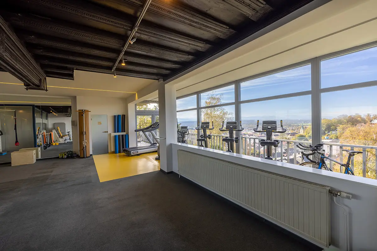 Movy Healthclub Fitnessraum mit Aussicht über Amstetten