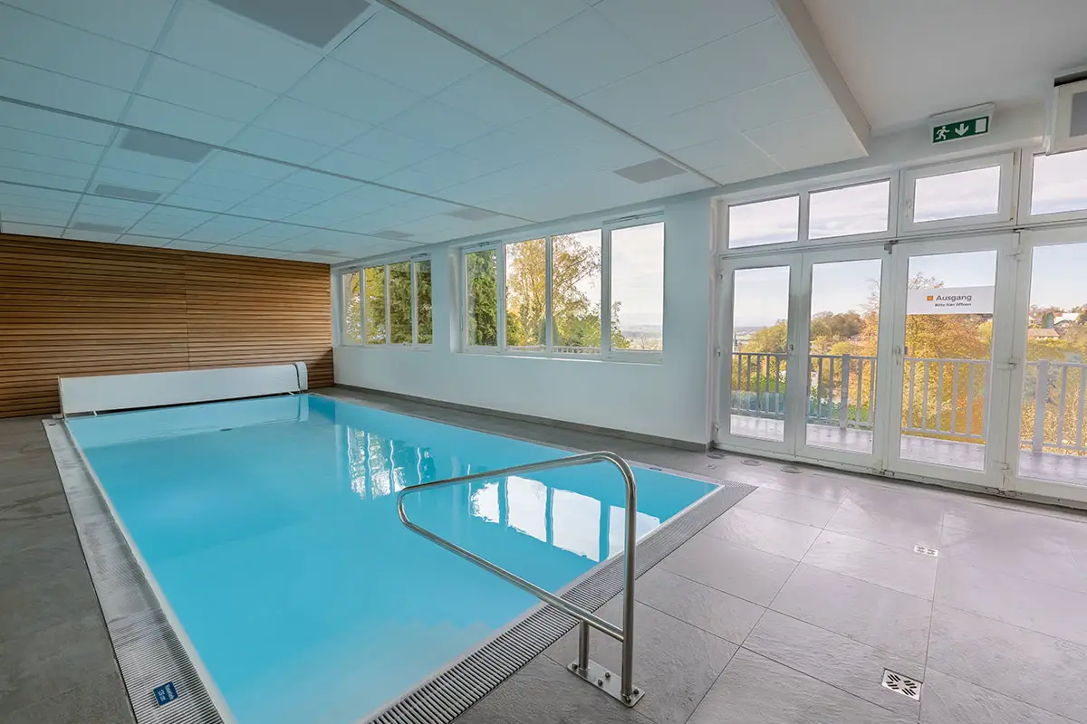 Movy Healthclub mit Indoor-Pool
